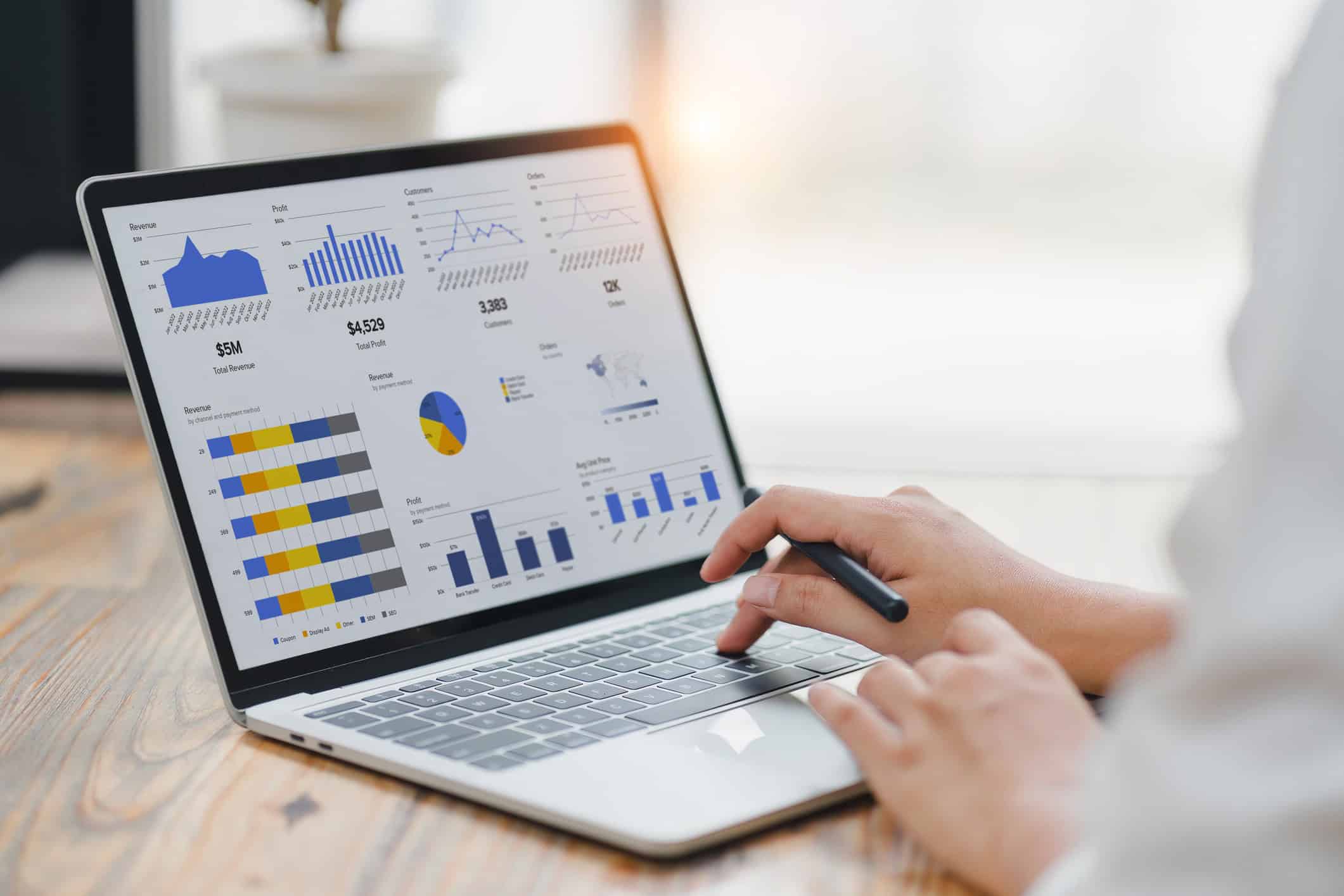 Como aumentar a eficiência dos relatórios financeiros com BI 8